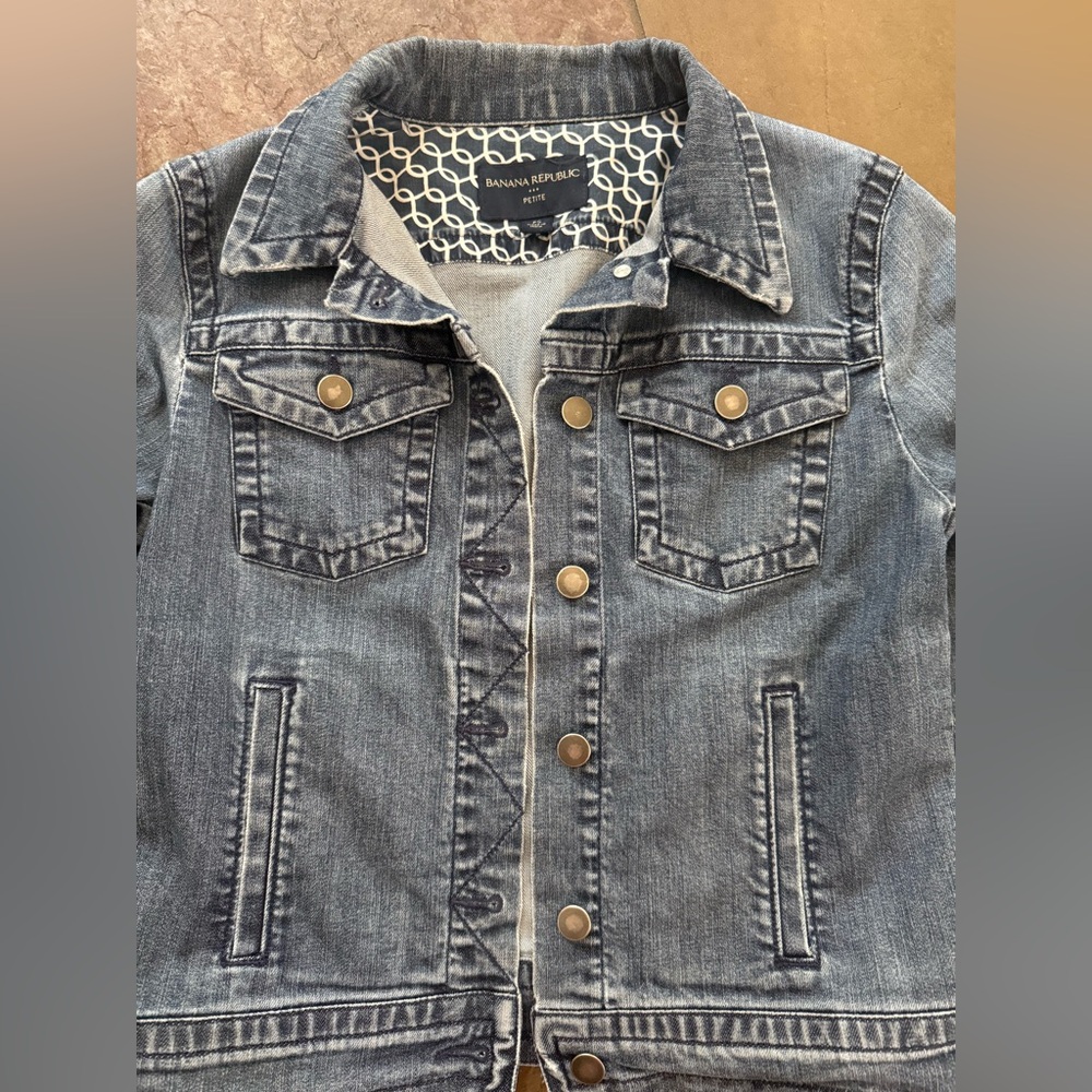 Banana Republic Blue Jean Denim Jacket- petite small button 4 pockets. Cotton